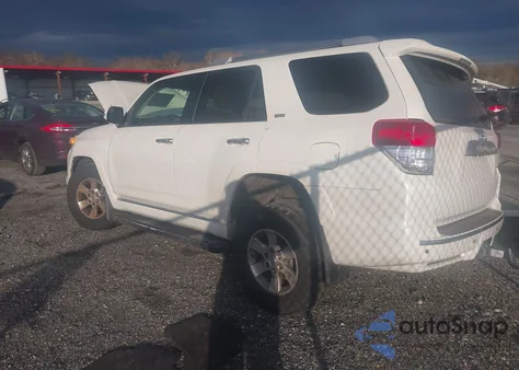 2011 Toyota 4Runner Sr5 V6 z USA, uszkodzony, nr VIN JTEBU5JR1B5071703